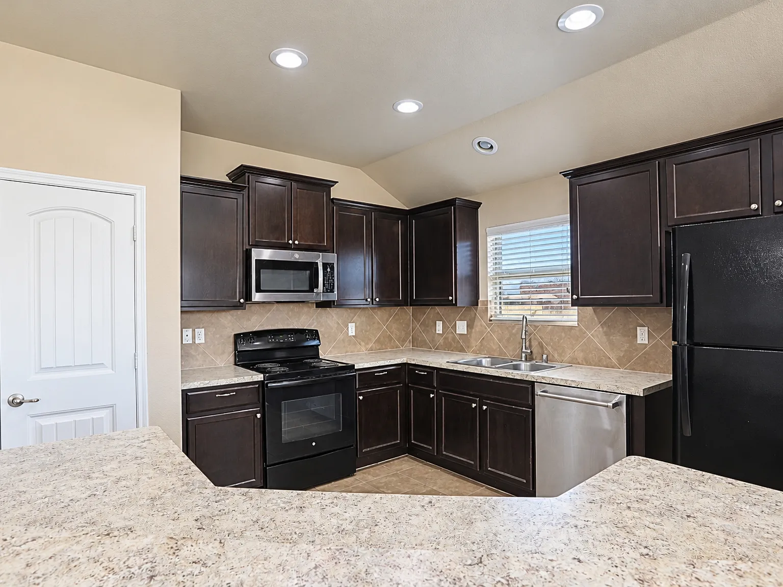 3 bed, 1691 sqft, $1,850 — Photo 3