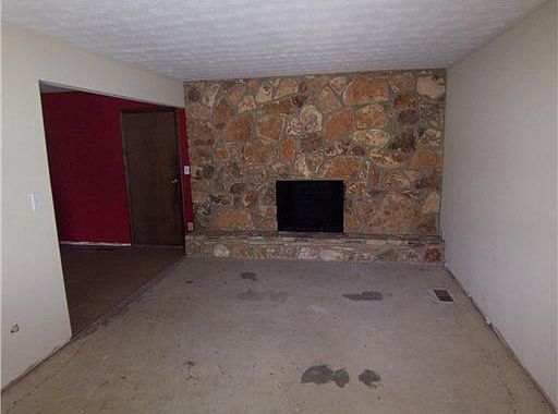 3rd image of 1379 Robinhood Dr