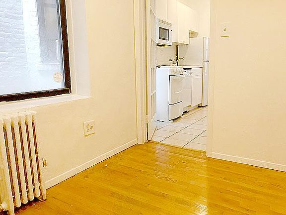 5th image of 107 Thompson St APT 1C