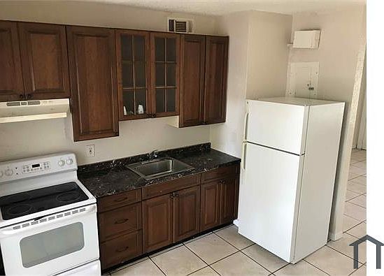 3rd image of 1664 NE 146th St