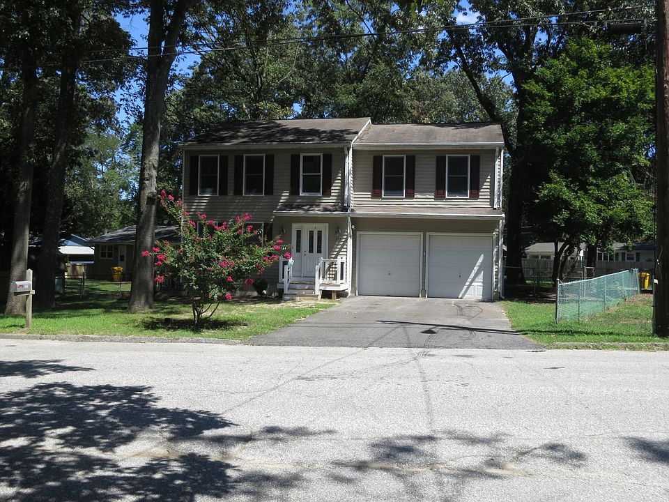 1st image of 527 Center Dr