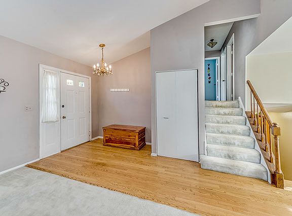 3rd image of 450 Avebury Ln