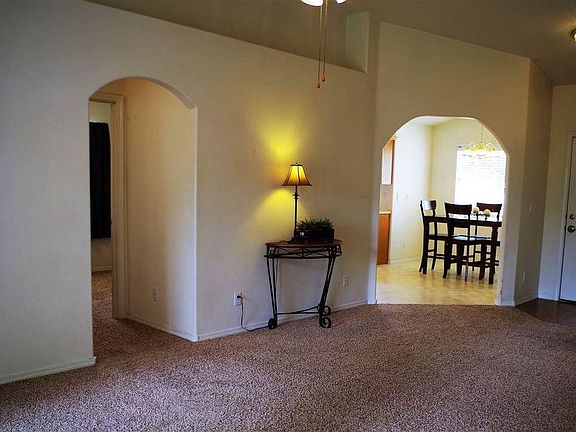 4th image of 624 Alturas St