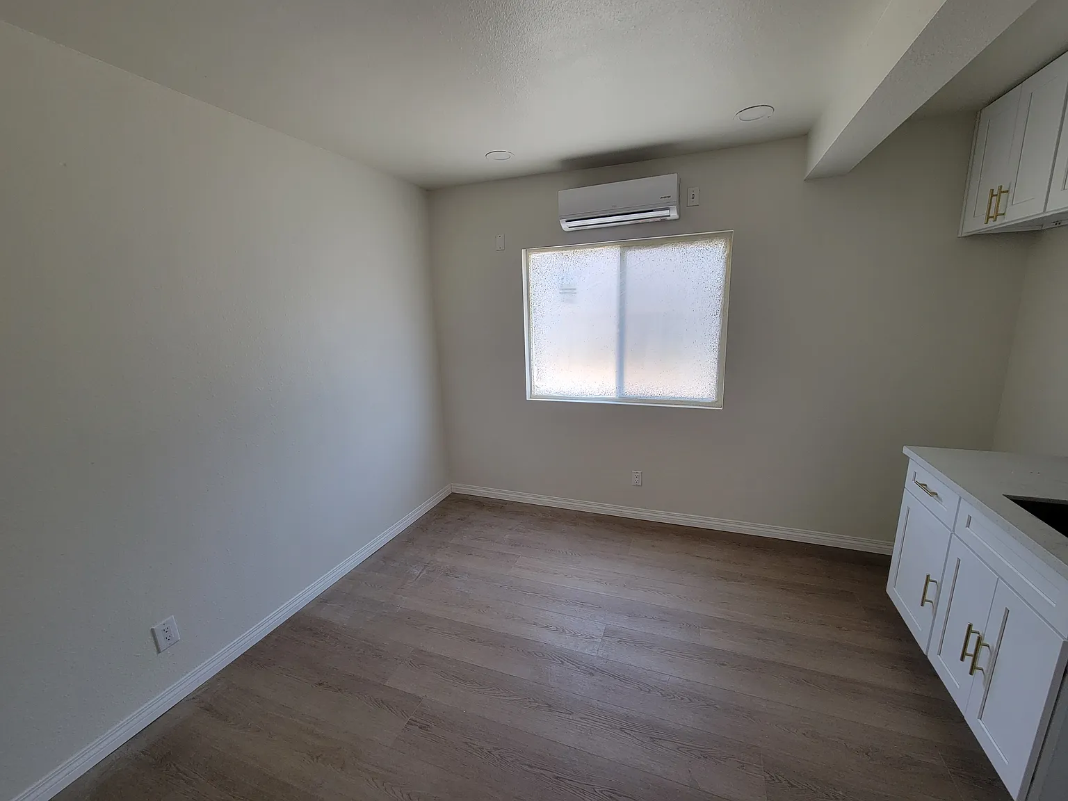 Studio, 200 sqft, $1,000 — Photo 4