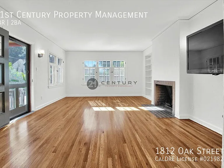 1812 Oak St — Photo 6