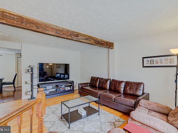 4th image of 1970 Knoll Top Ln