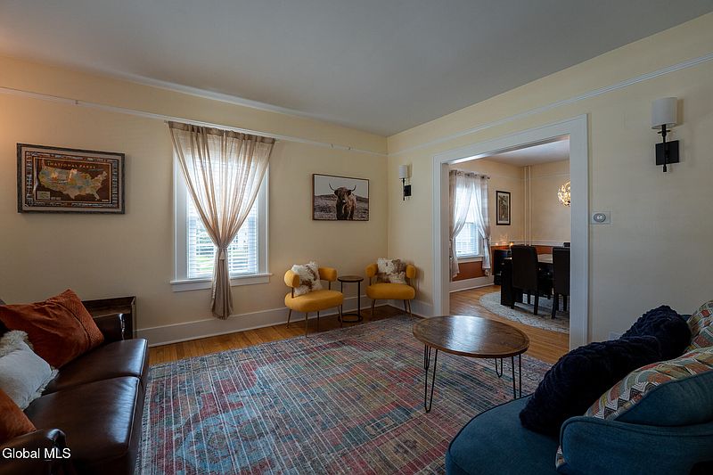 4th image of 285 Elsmere Avenue