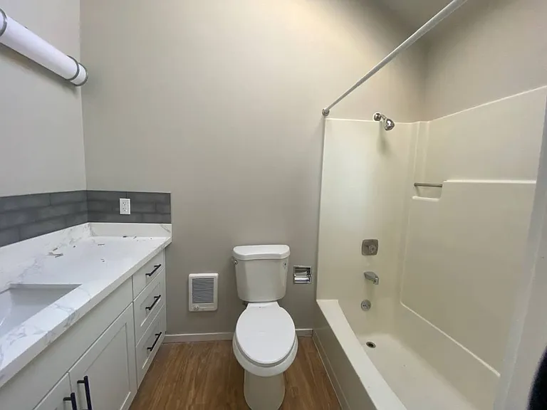 700 NE 42nd St — Photo 21