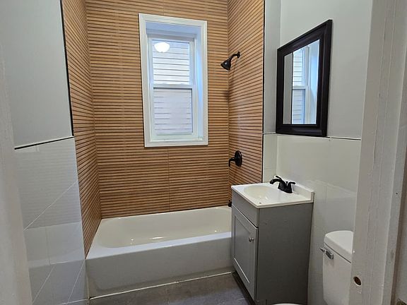 4th image of 934 Pavonia Ave #5A
