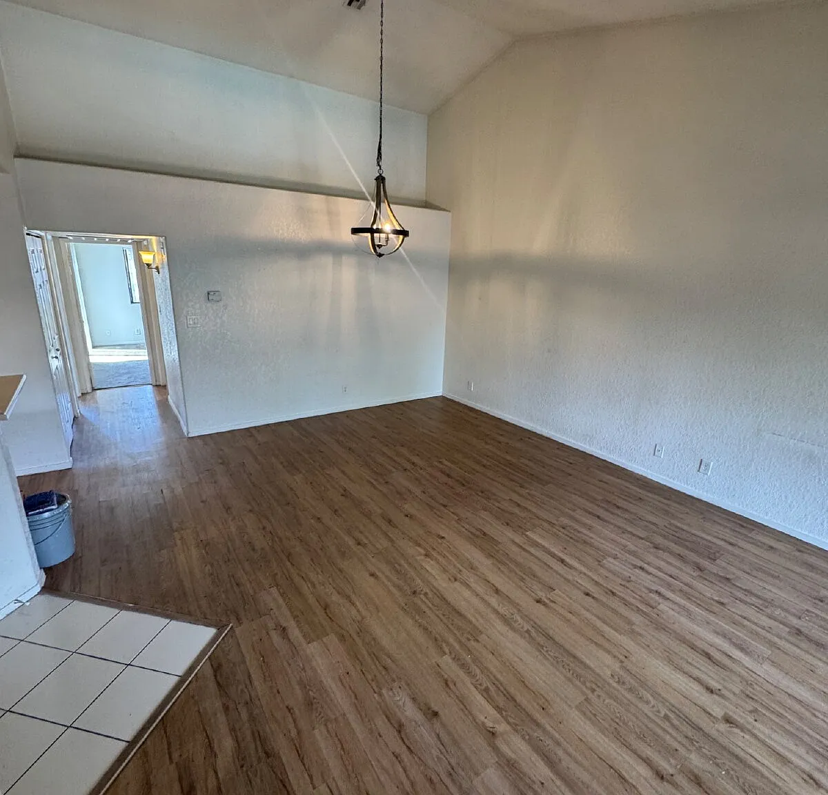 2 bed, 1.0 bath, 949 sqft, $1,295 — Photo 2