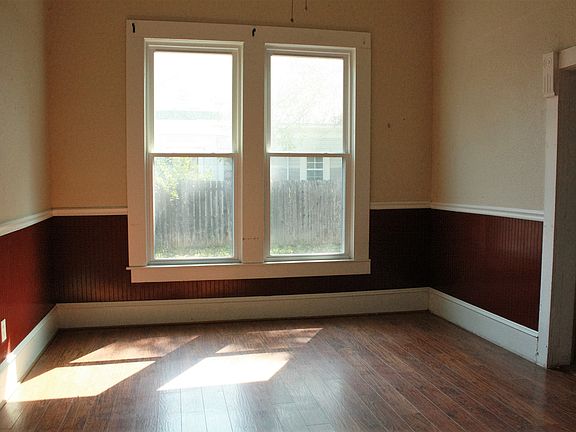 5th image of 1302 E Leon St