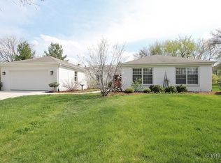 550 Red Barn Ln, Barrington, IL 60010