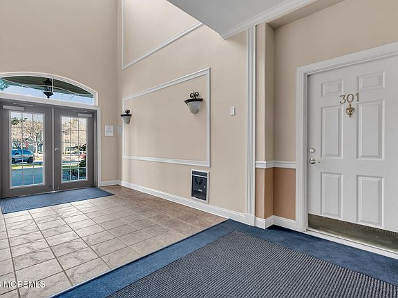 2nd image of 301 Saint Andrews Pl