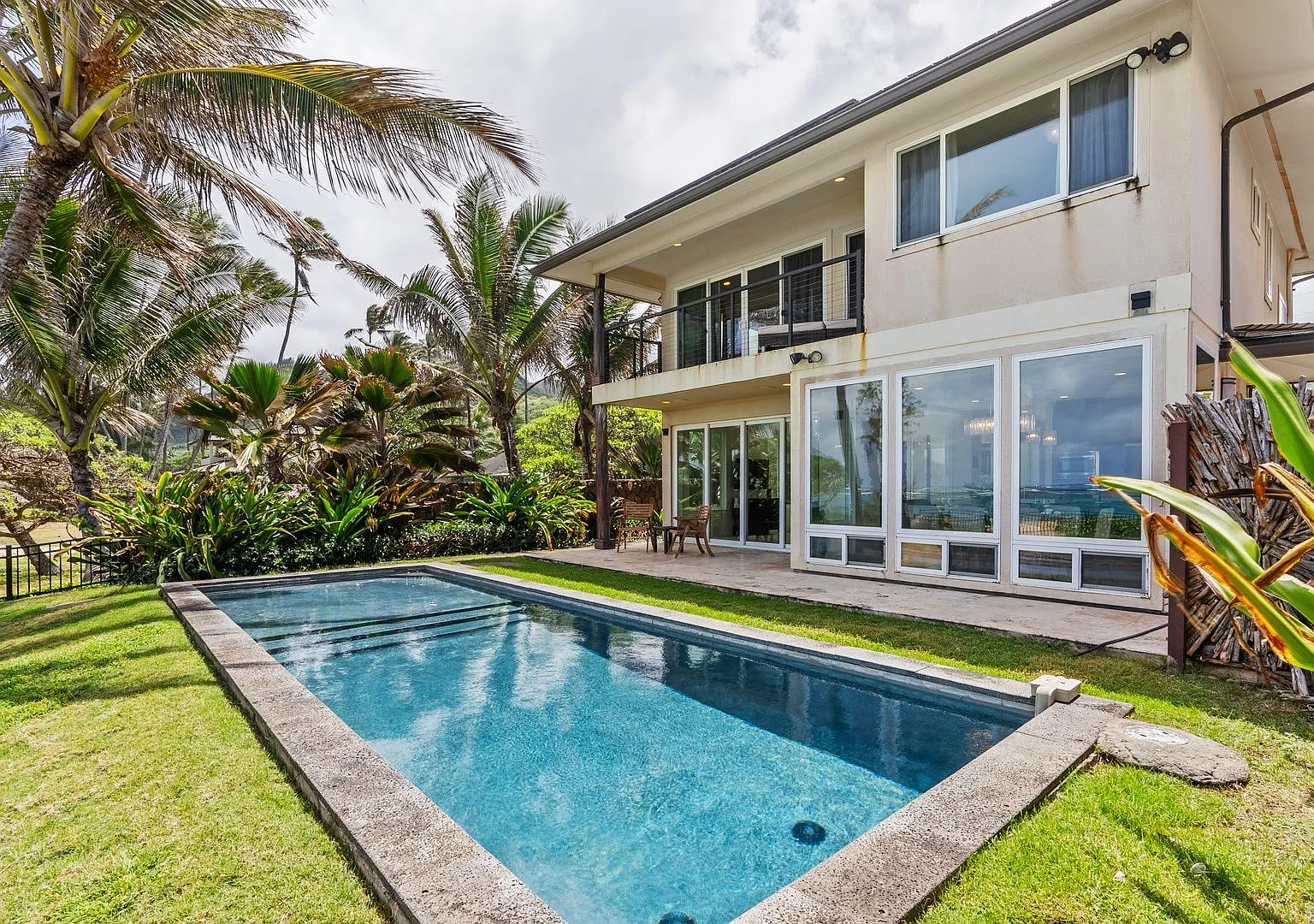 Laie Beachfront Estate: 4BR Luxury w/ Private Pool — Photo 2