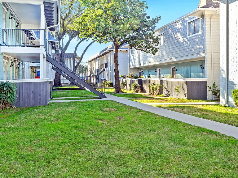 The Alora Apartments — Photo 43