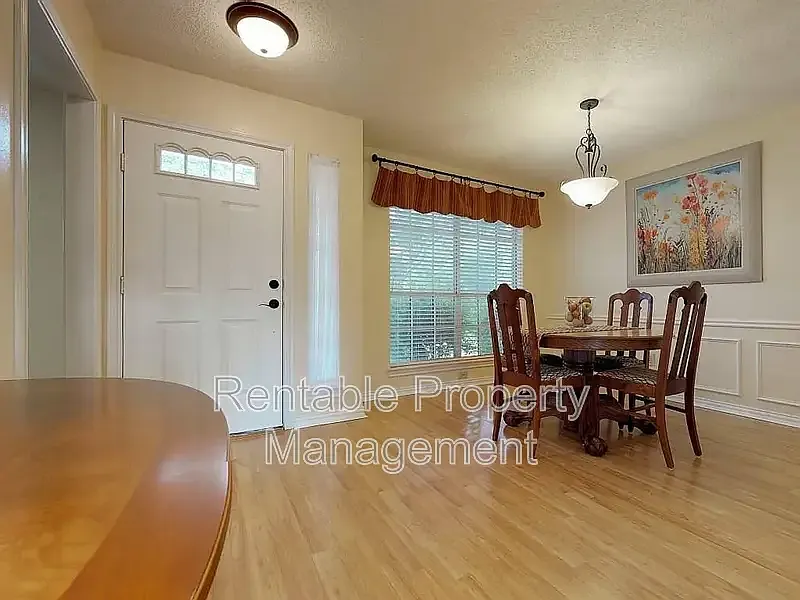 3 bed, 2.0 bath, 1459 sqft, $2,500 — Photo 2