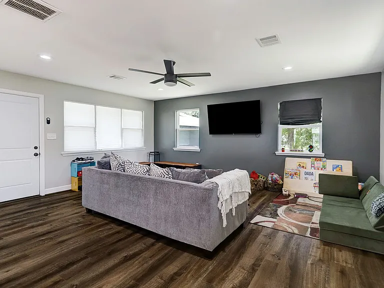 5146 Stuyvesant Ln — Photo 8