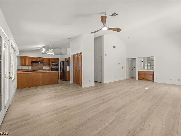 360 Humboldt North Dr — Photo 22