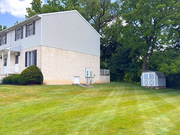 126 South Court St — Photo 14