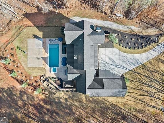 3rd image of 874 Holland Rd