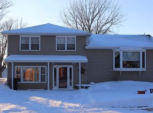 6111 Sunnyside Ln, Cedar Falls, IA 50613