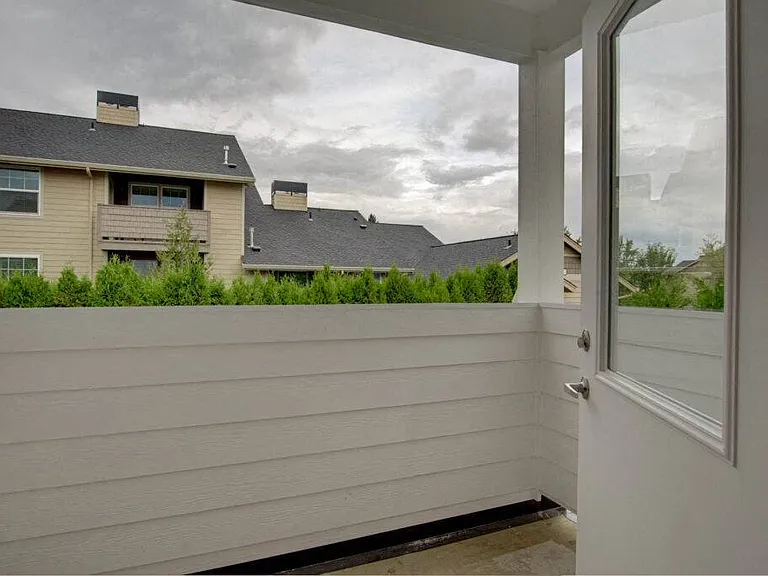 Latitude 45 — Photo 11
