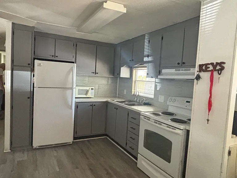 641 W Plantation Blvd — Photo 2