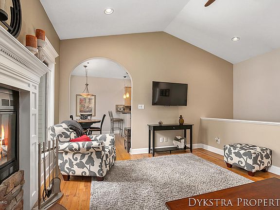 5th image of 5427 Pine Island Dr NE