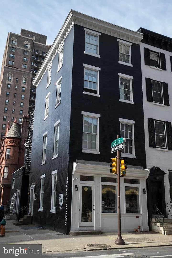 1 bed, 1.5 bath, 750 sqft, $2,495 — Photo 2