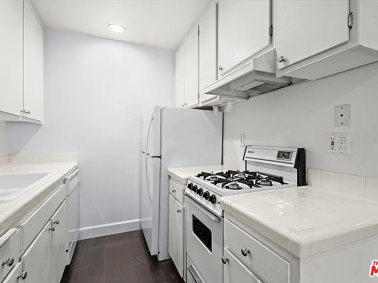 2311 4th St #220 — Photo 3