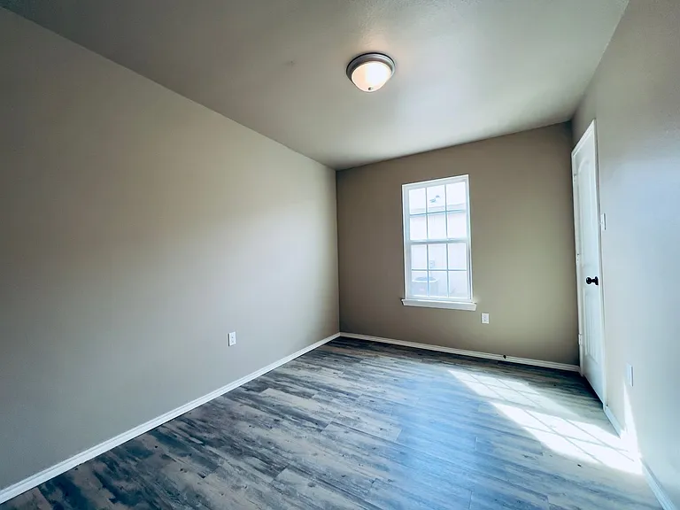2219 E Main St — Photo 12