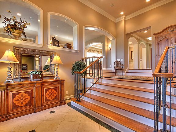 4th image of 893 Vista Del Roble Pl