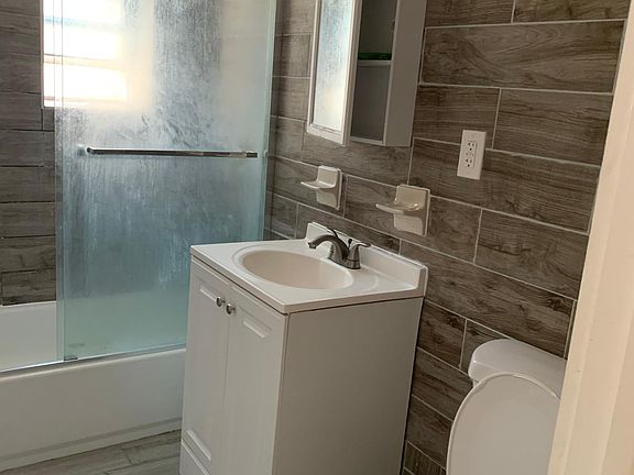 4th image of 1138 Fteley Ave #2