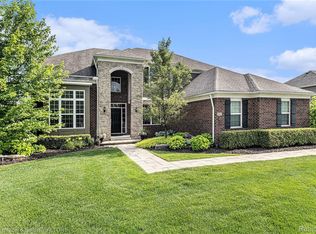6941 Oakhurst Ridge Rd, Clarkston, MI 48348