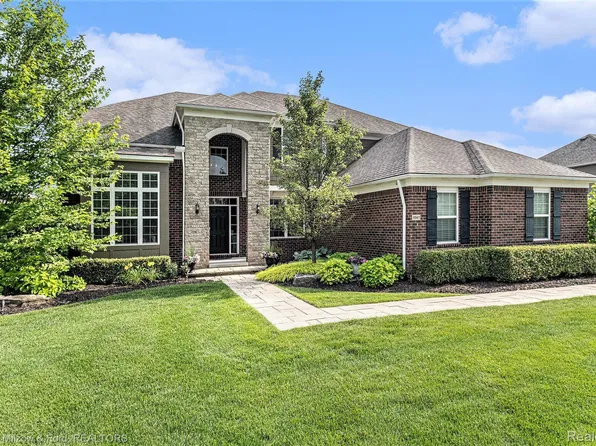 6941 Oakhurst Ridge Rd, Clarkston, MI 48348