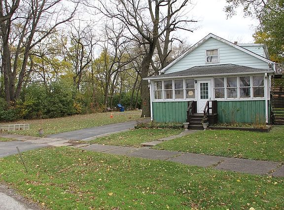 3rd image of 532 E Pine Ave