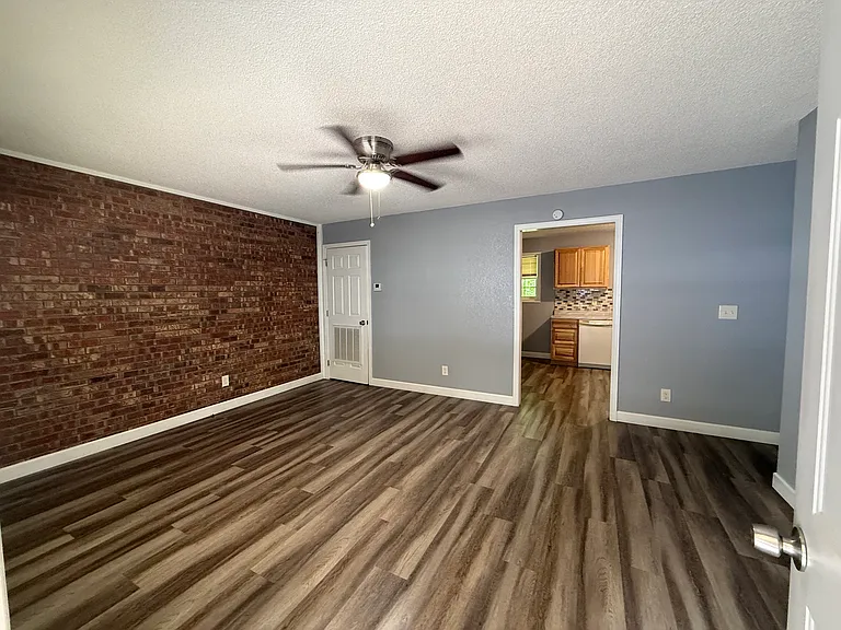 1011 Murphy Rd #8 — Photo 8