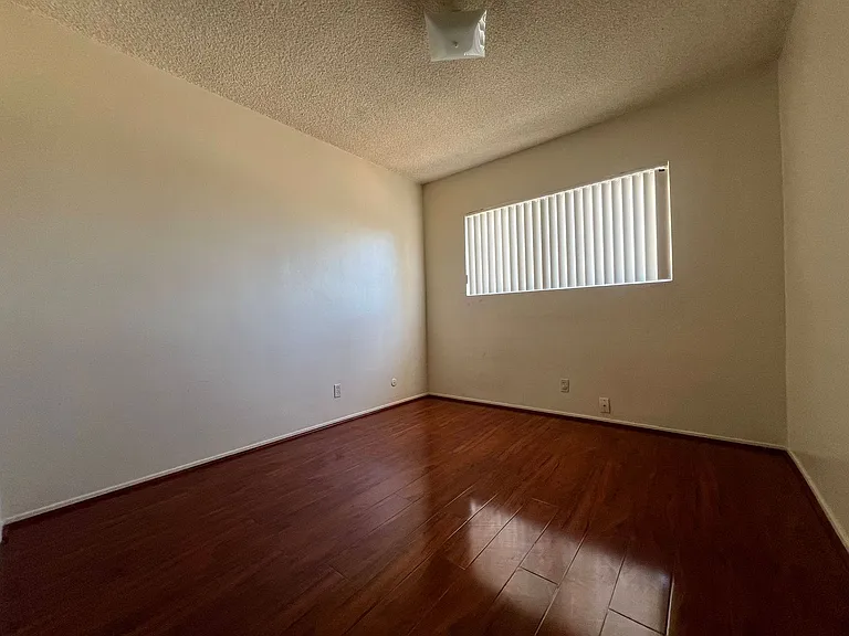 100 E Commonwealth Ave — Photo 8