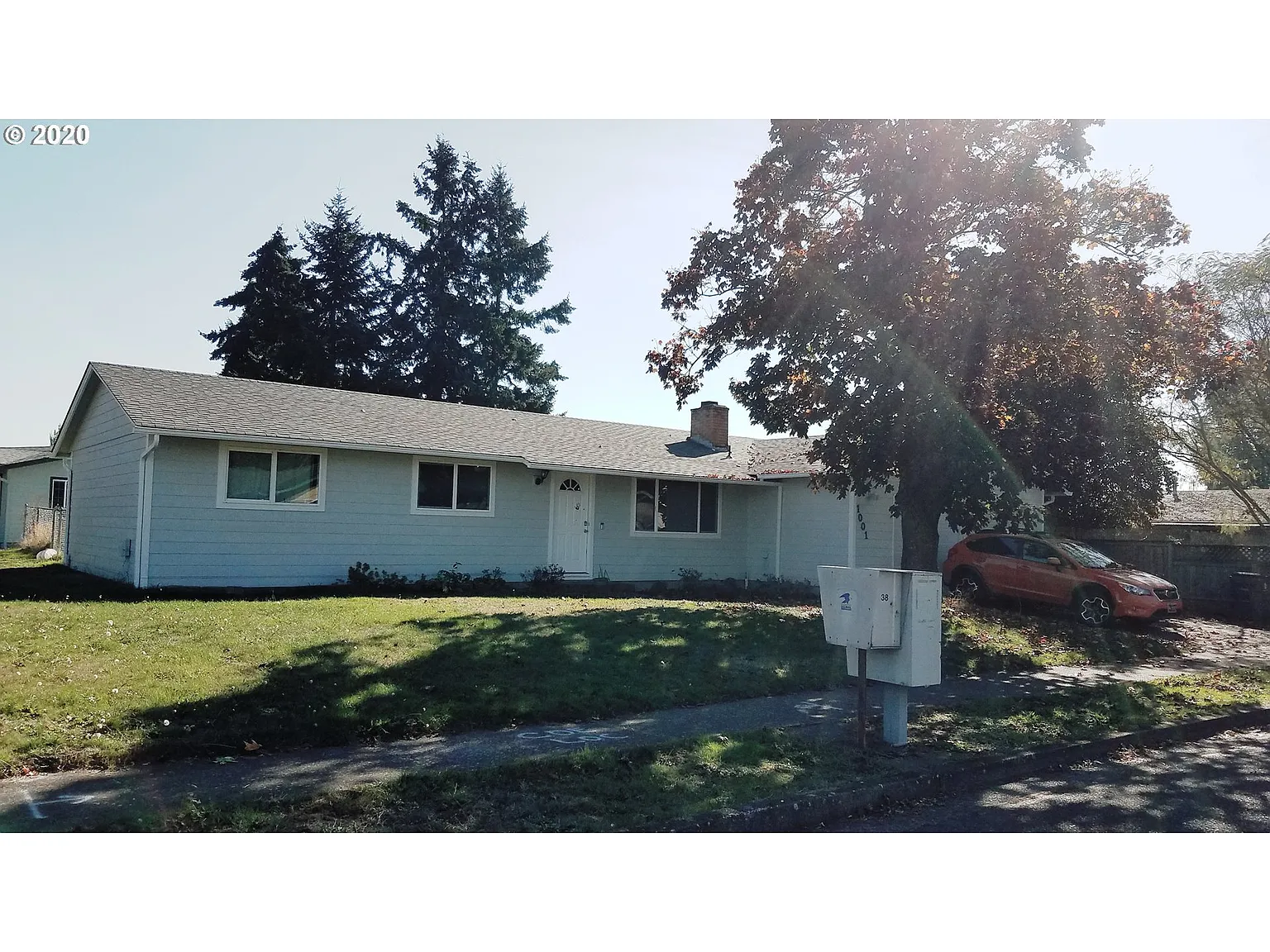 1001 Surrey Ln photo 1