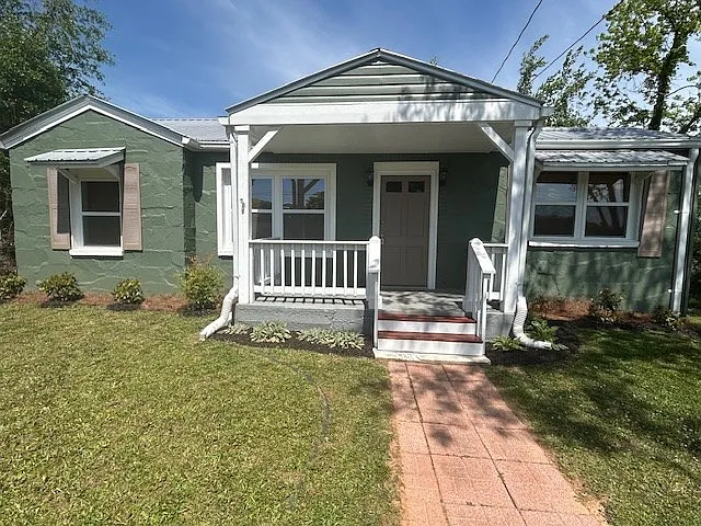 3 bed, 920 sqft, $1,900 — Photo 2