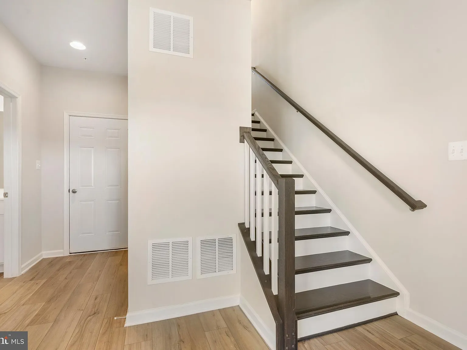 4 bed, 3.5 bath, $2,950 — Photo 2