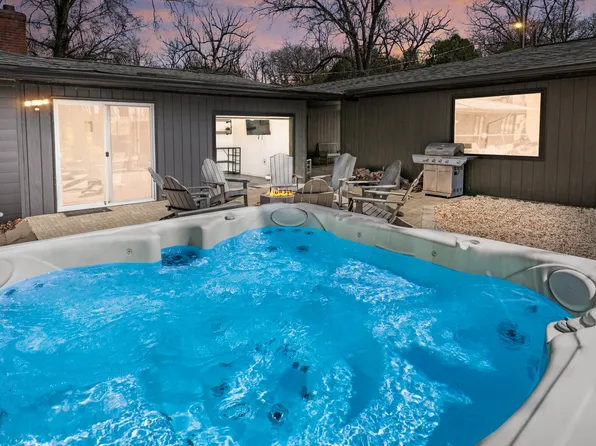 5488 Fernwood Ln, Loves Park, IL 61111