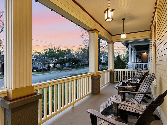 4th image of 216 Chapel Ave