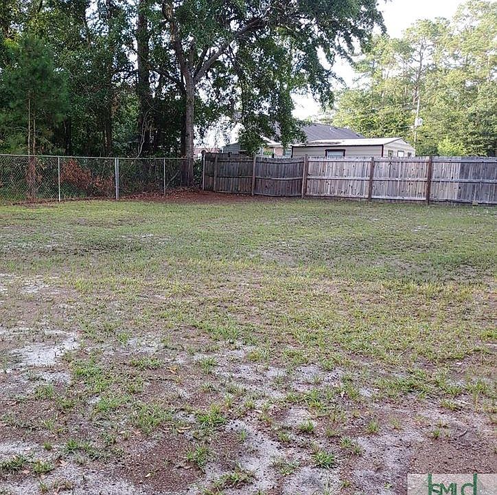 2nd image of 527 Ashmore Rd