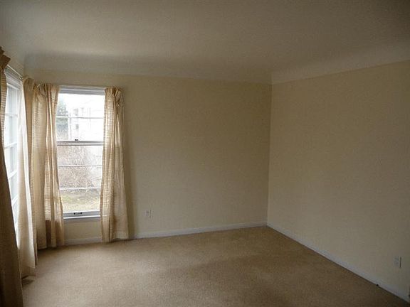 5th image of 909 W Duncan St