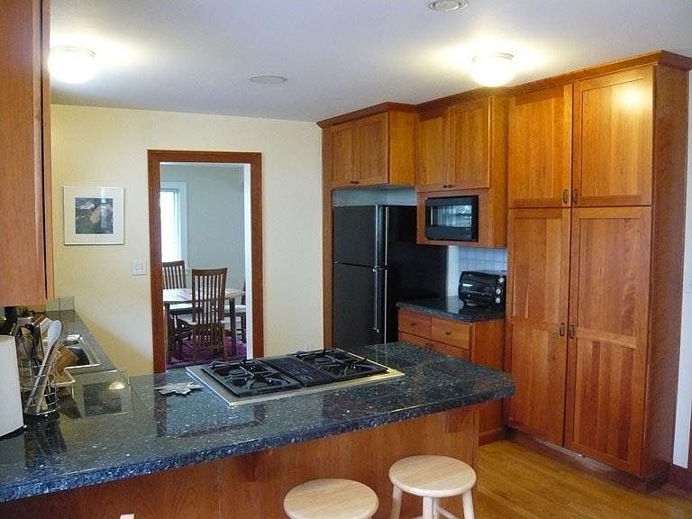 2nd image of 335 SE 32nd Ave