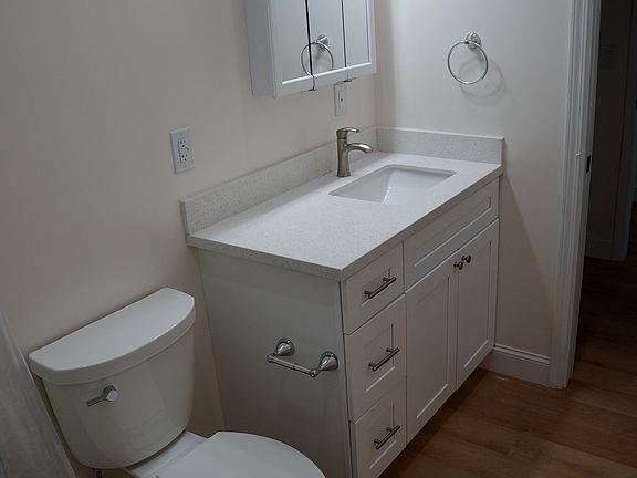 4th image of 606 S Thornburg St #E
