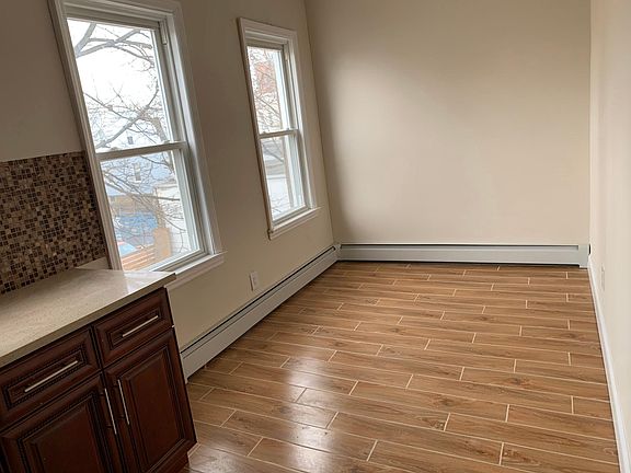 4th image of 9526 94th St Floor 2