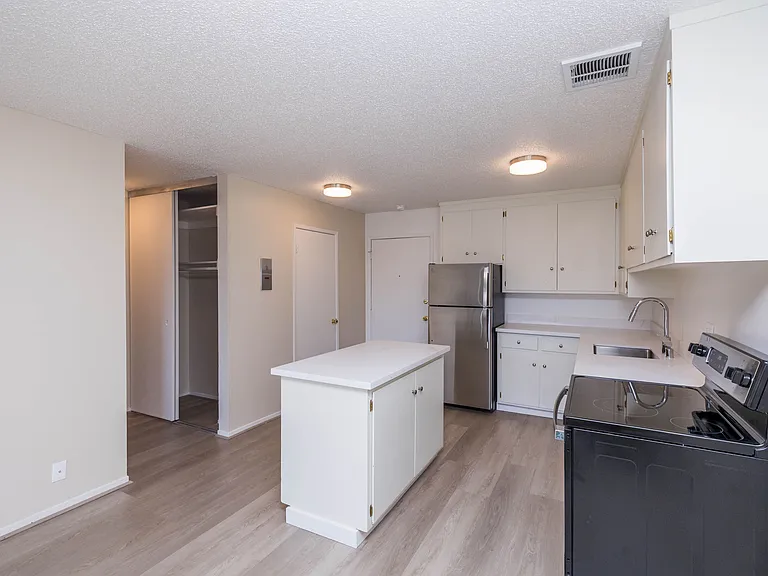 630 Mariposa — Photo 11