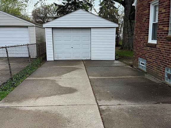 3rd image of 23756 Brittany Ave